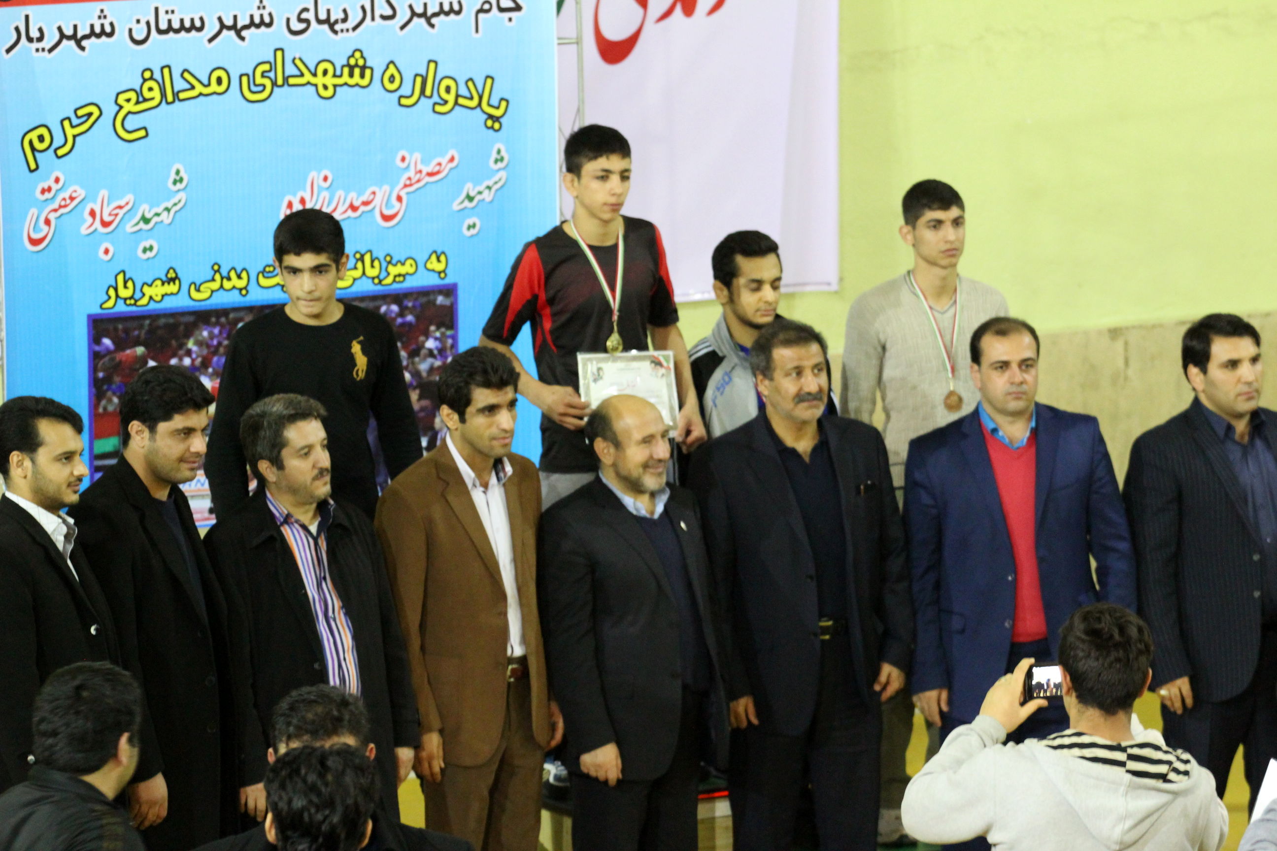 مسابقات کشتی آزاد و فرنگی نوجوانان جام یادواره شهدای مدافع حرم